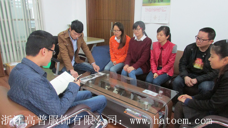 義烏市“清山河，美商城”，20年老帽廠黨員參加義工活動(dòng)