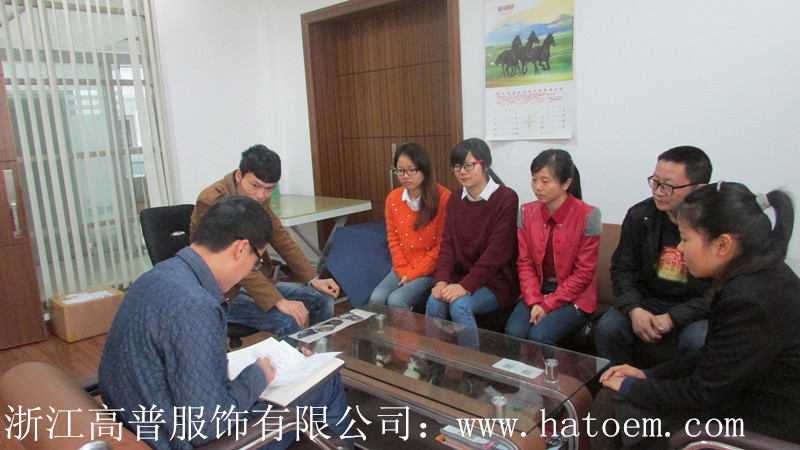 義烏市“清山河，美商城”，20年老帽廠黨員參加義工活動(dòng)