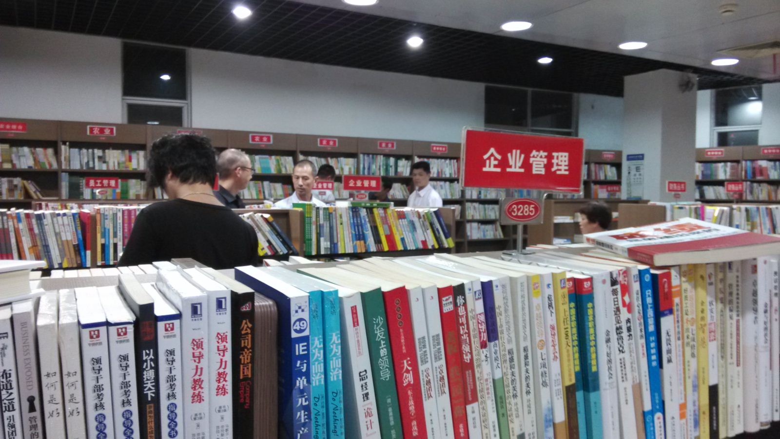 定制帽子廠小編：如何讀書？